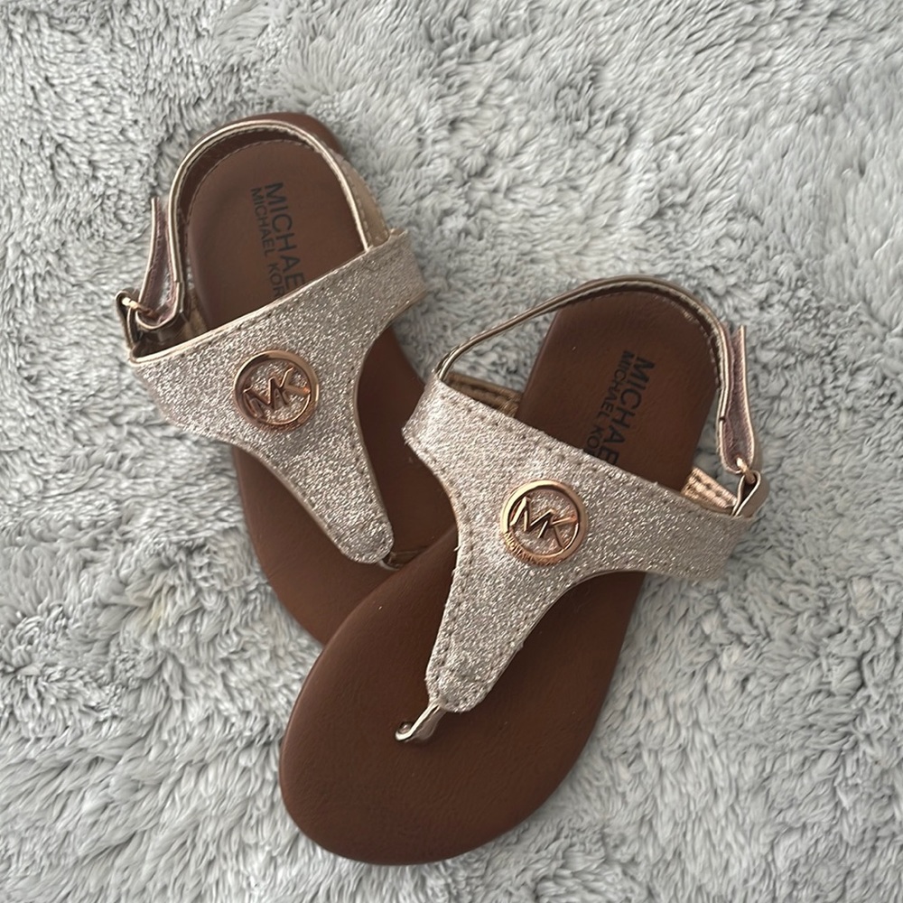 NWOT Micheal Kors thong sandals